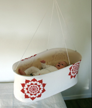 kn-hanging-baby-cradle-re-l.jpg