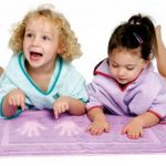 Cuddlemat Magic Colour Change Bathmat from Cuddledry