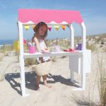 Mini ice-cream shop… or open-topped building